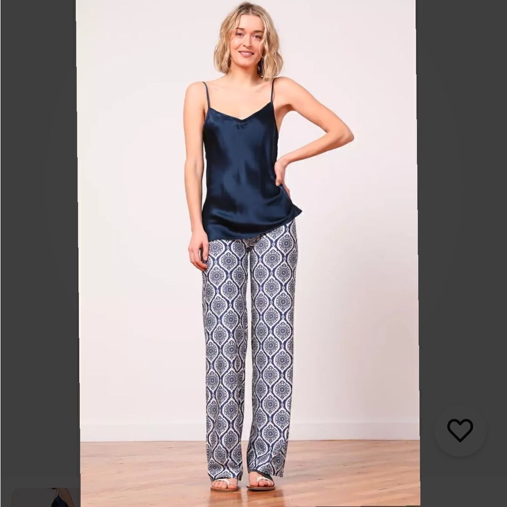 NWT Avenue Montaigne Blue and White Mosaic Pattern Flare Pants